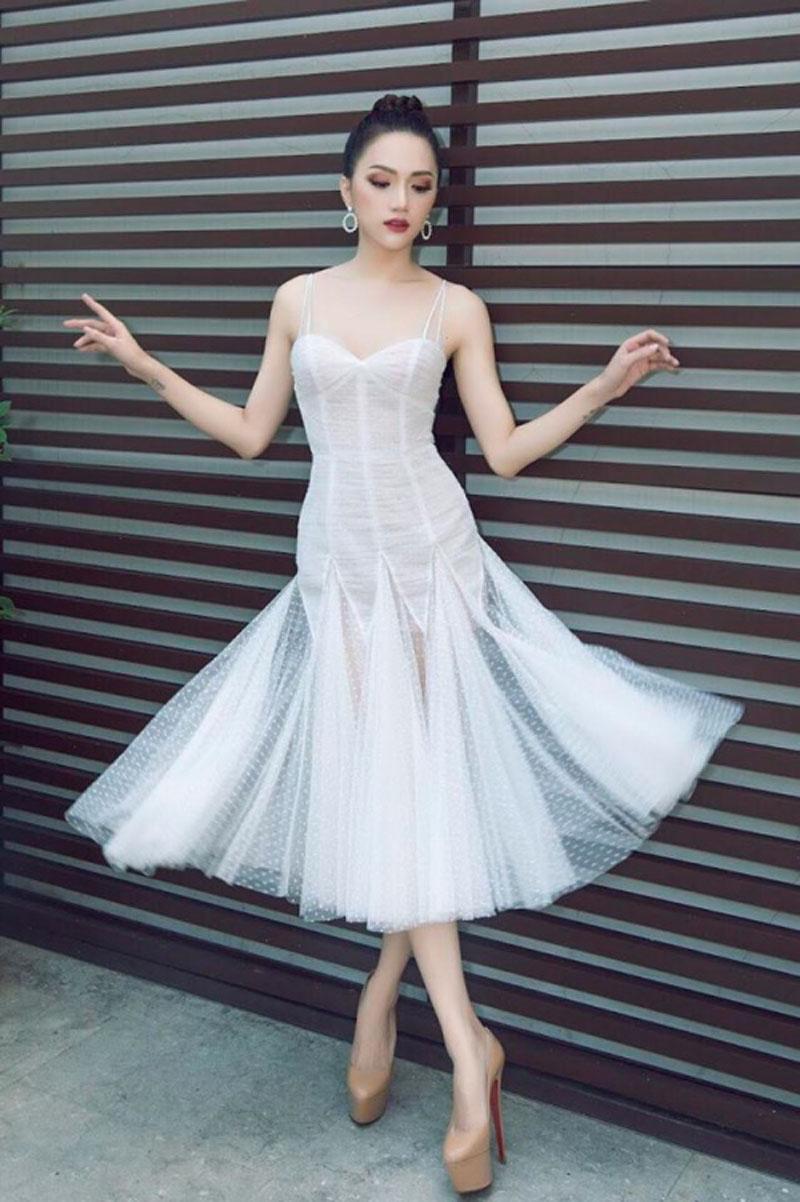 sap dien ra tro chuyen cung hh huong giang: co ai danh thue giac mo hoa hau! - 3